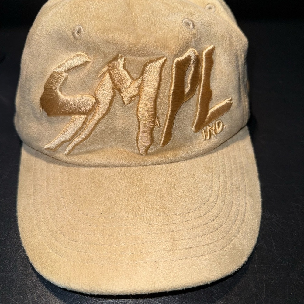 Tan hat.